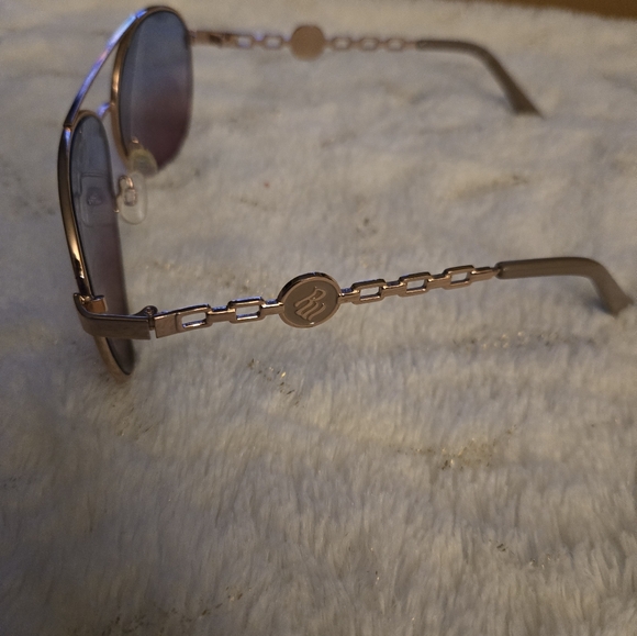 **3/$20** Rocawear Sunglasses - Picture 2 of 3